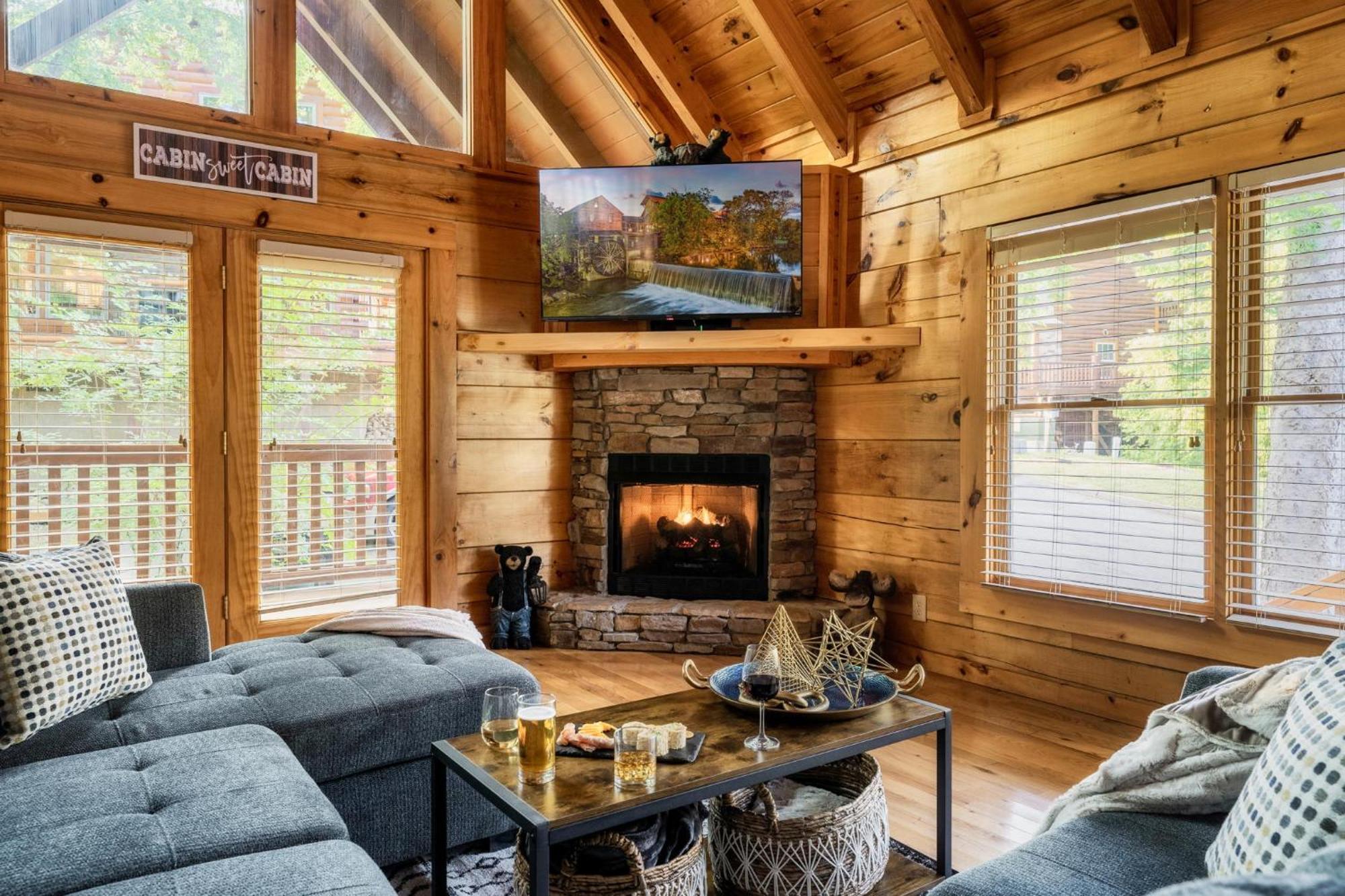 Alpine Resort Near Dollywood, Hot Tub, Game Room, Outdoor Pool, Fast Wifi พิเจนฟอร์จ ภายนอก รูปภาพ