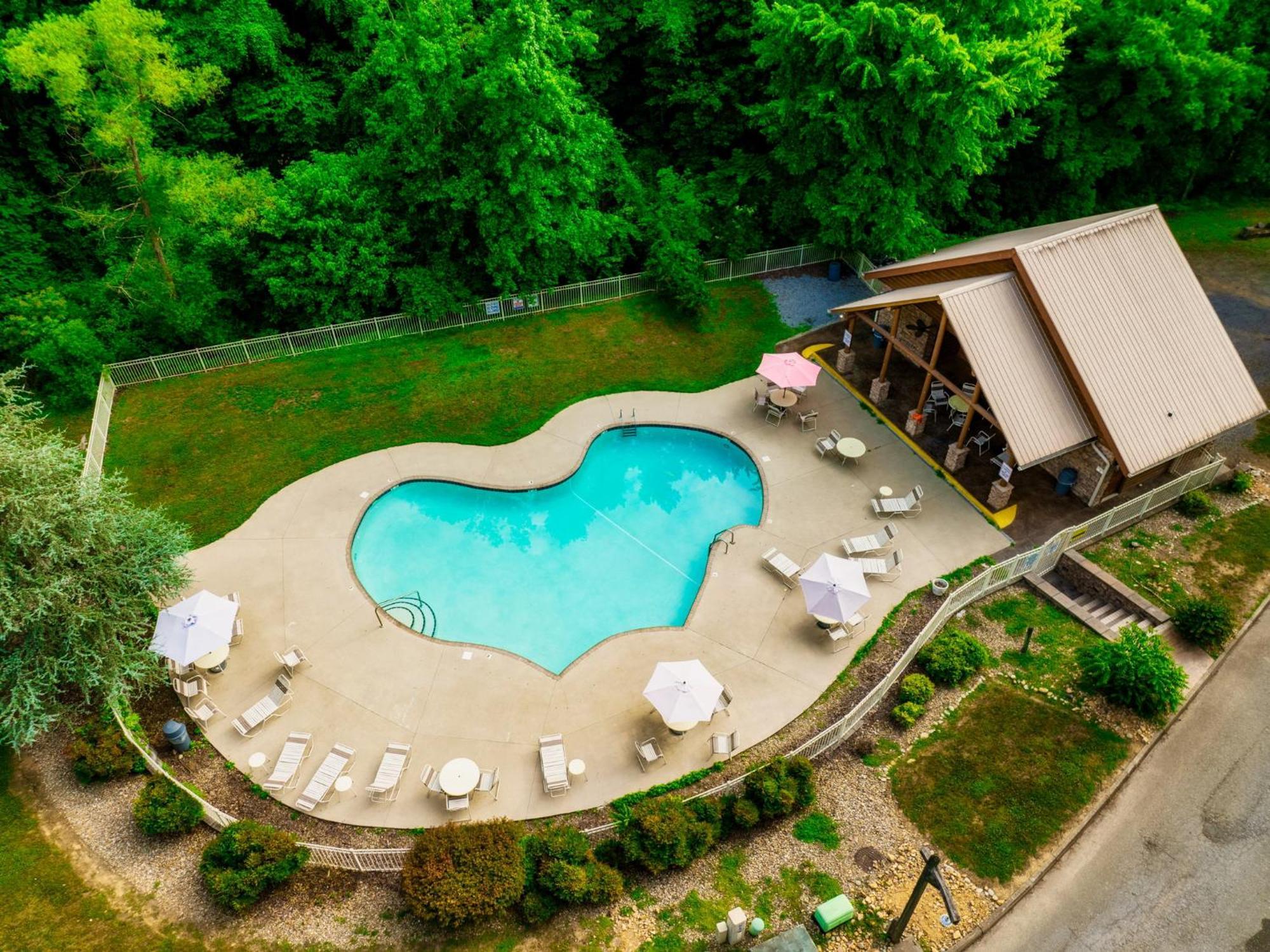 Alpine Resort Near Dollywood, Hot Tub, Game Room, Outdoor Pool, Fast Wifi พิเจนฟอร์จ ภายนอก รูปภาพ