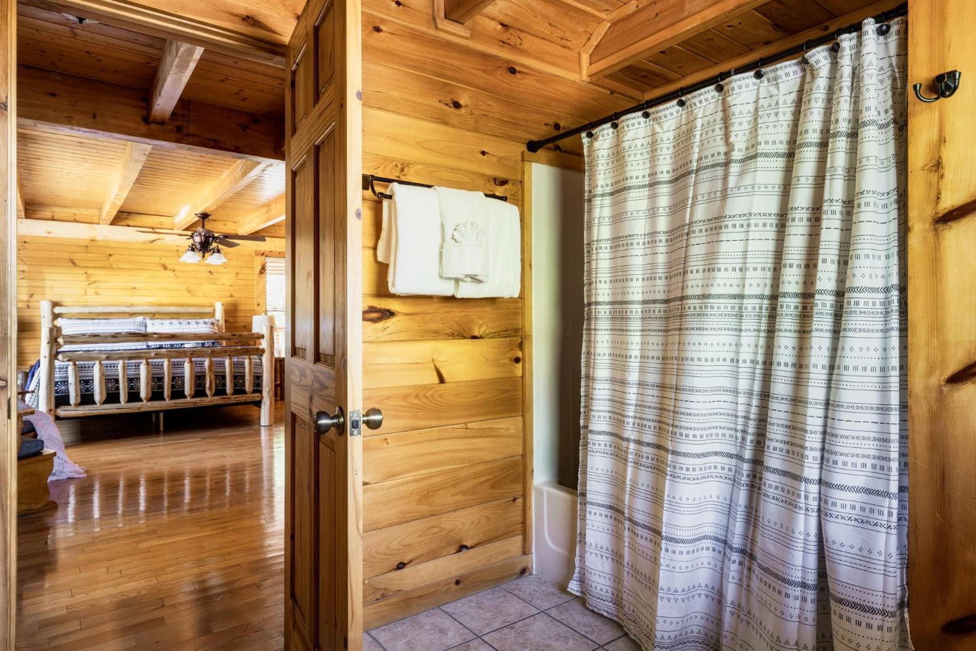 Alpine Resort Near Dollywood, Hot Tub, Game Room, Outdoor Pool, Fast Wifi พิเจนฟอร์จ ภายนอก รูปภาพ