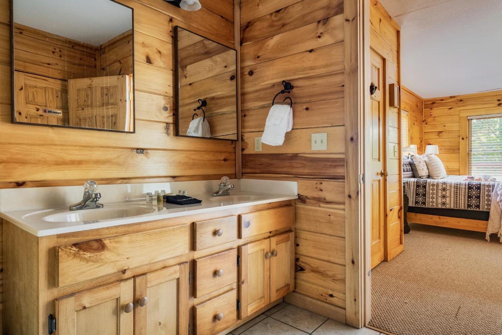 Alpine Resort Near Dollywood, Hot Tub, Game Room, Outdoor Pool, Fast Wifi พิเจนฟอร์จ ภายนอก รูปภาพ